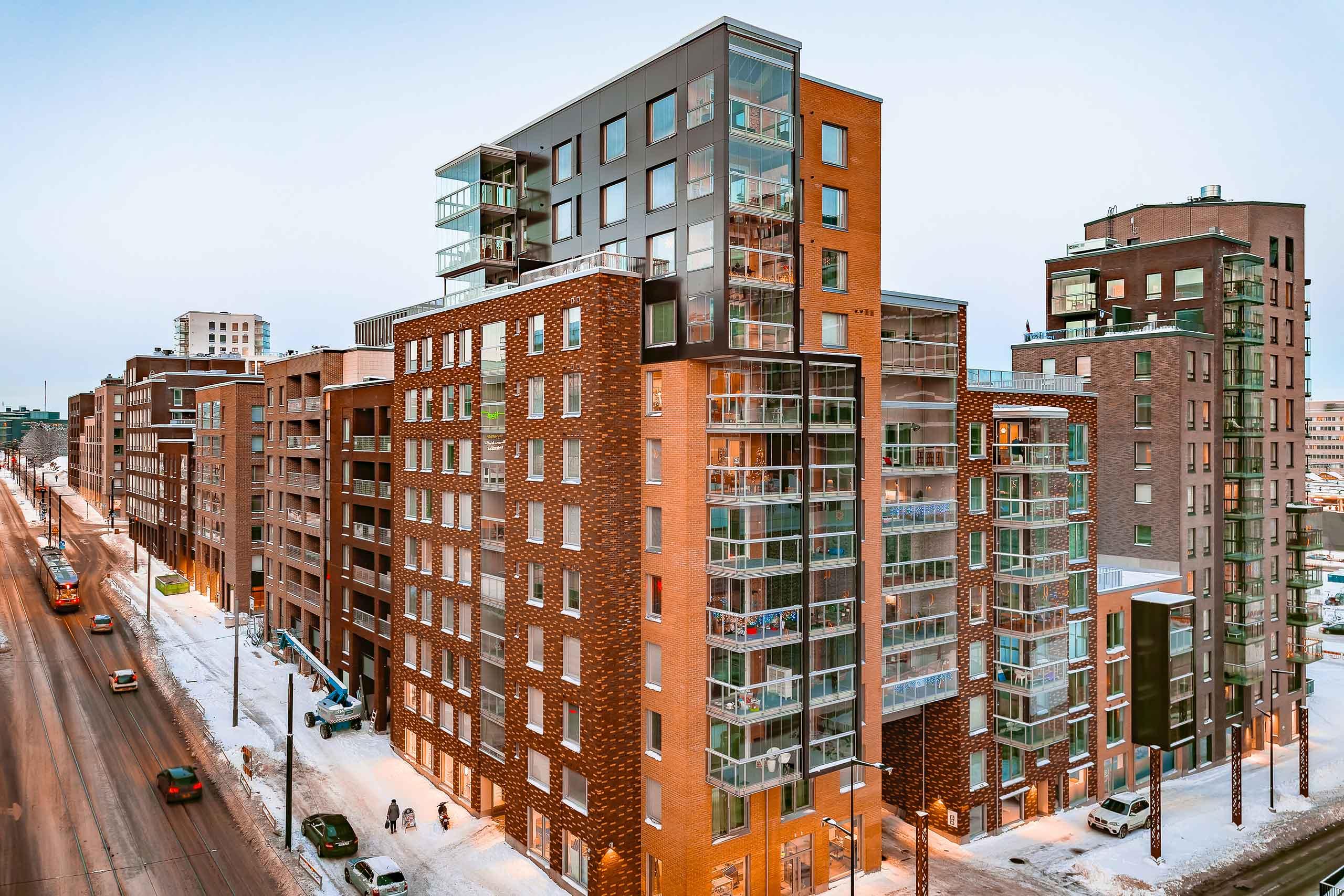 Asunto Oy Helsingin Pilvilinna sisäpihan puolelta