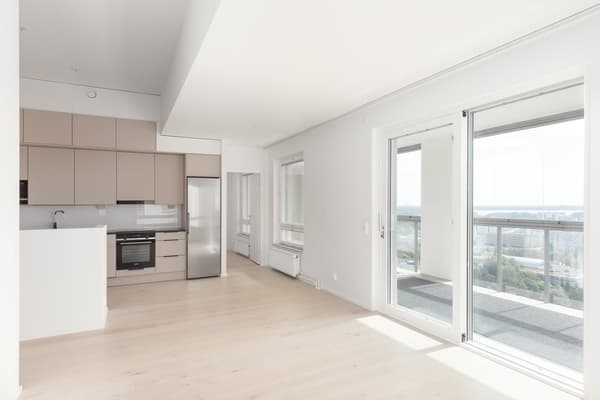 Asunnon avara keittotila-olohuone