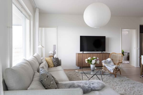 Valoisa olohuone | JM Suomi